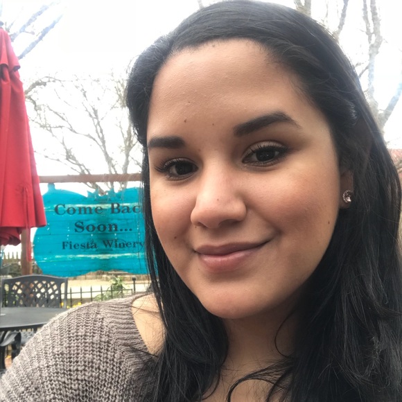 Meet your Posher, Lisa - Picture 2 of 8